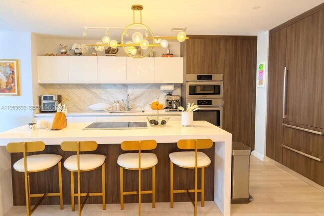 Building Photo - 851 NE 1st Ave