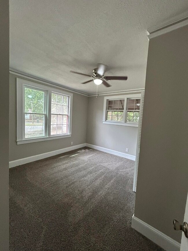 Building Photo - 411 E Charlotte Ave