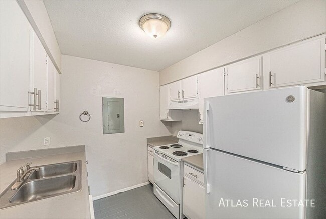 Building Photo - 347 Colony Pl
