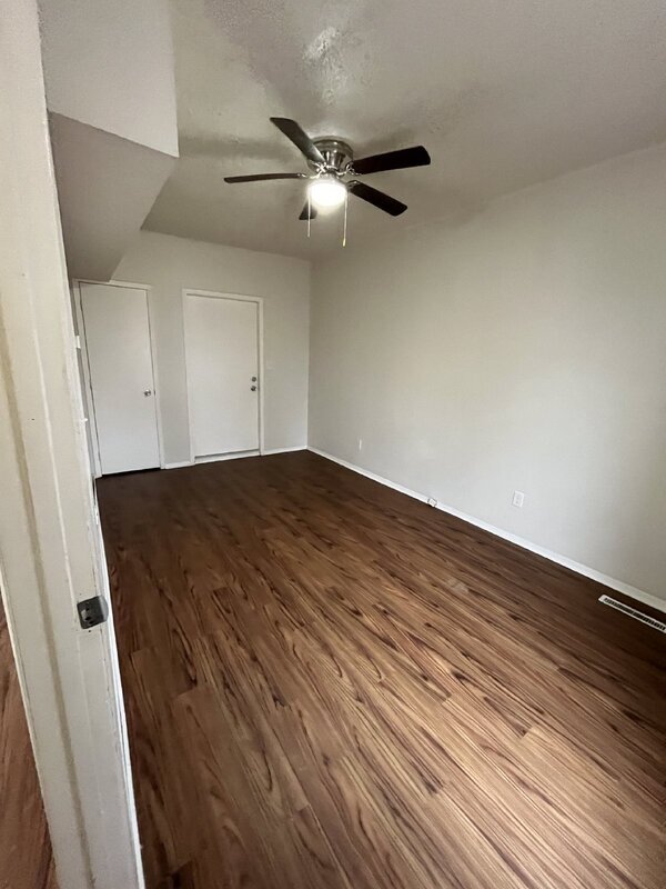 Building Photo - 1513 Des Moines St