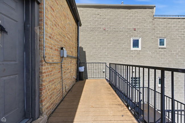 Building Photo - 3811 N Southport Ave