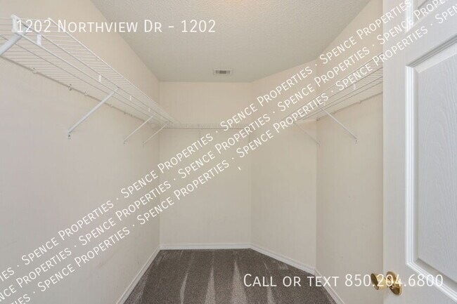 Building Photo - 1202 Northview Dr