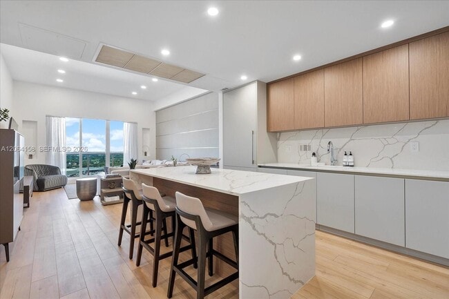 Building Photo - 2301 Collins Ave