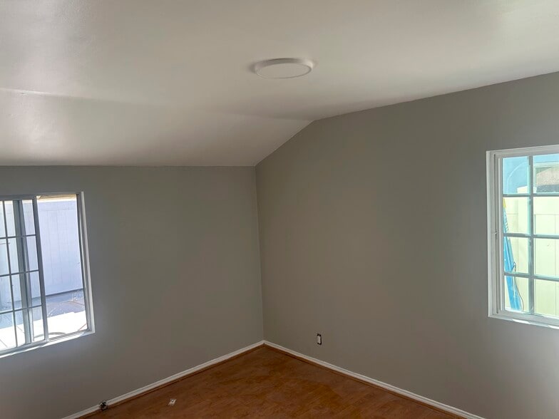 one bedroom - 7920 Shoshone Ave