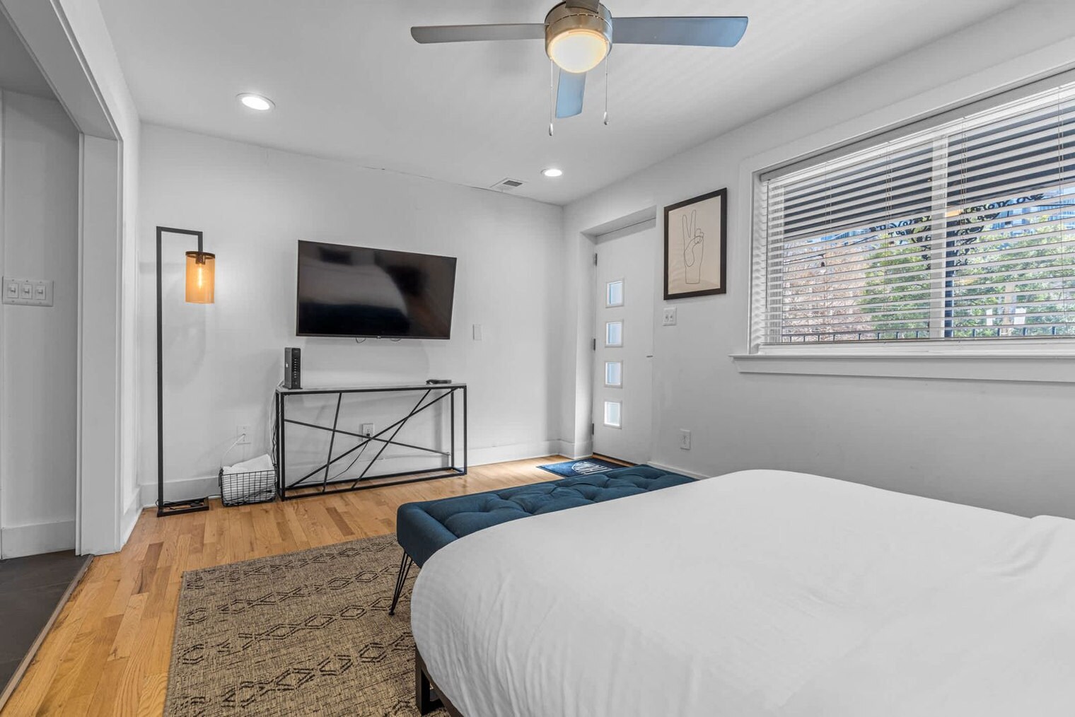 Building Photo - 1136 Crescent Ave NE