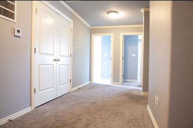 Building Photo - 4 Bedroom 4.5 Bathroom home, private parking and 2 car garage Now Pre-leasing For August 10th mov...