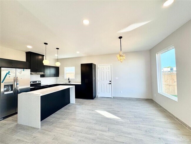 Building Photo - 31 Dragonfly St