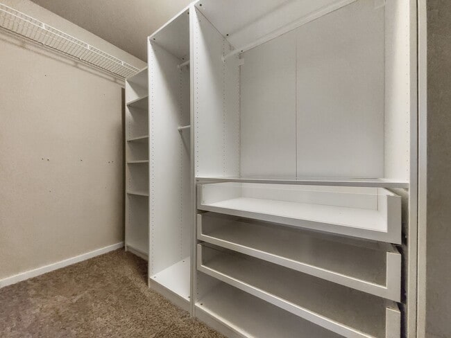Building Photo - Luxury 2-Story house in private Cul de Sac