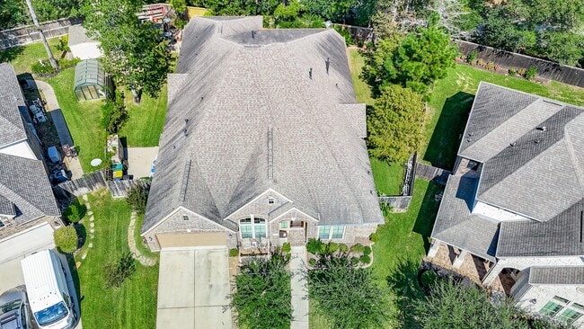 Building Photo - 23335 Robinson Pond Dr