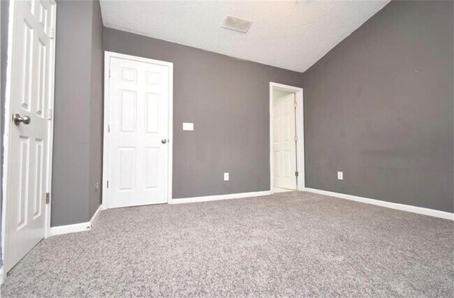 Building Photo - 233 Buckland Dr