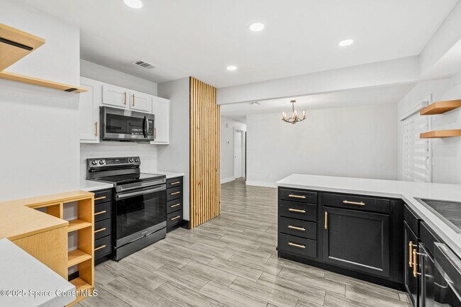 Building Photo - 1310 Mariposa Dr NE