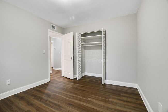 Building Photo - 10501 Millers Ln