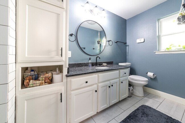 Building Photo - The Perfect Blend of Comfort, Style & Functionality in Ridglea Hills!