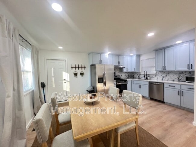 Building Photo - 5804 NW 66th St