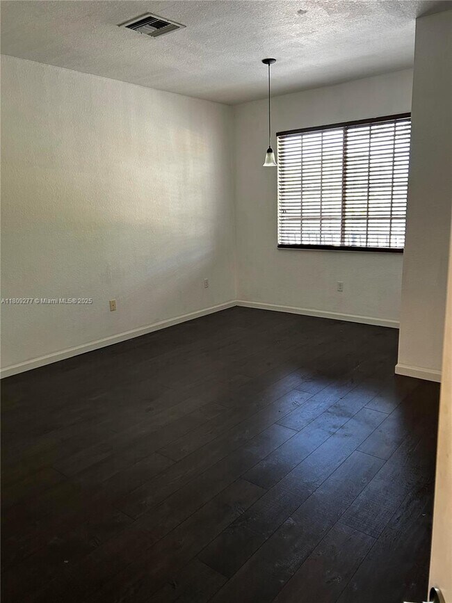 Building Photo - 197 Las Brisas Cir