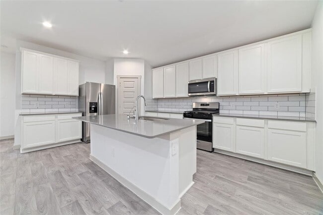 Building Photo - 7207 Sunbreeze Ln