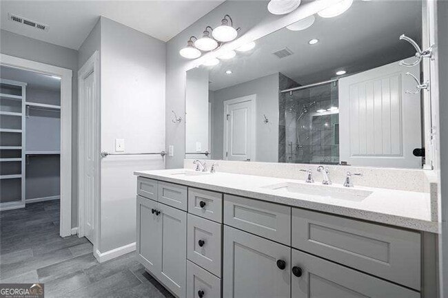 Building Photo - 2470 Landeau Cir