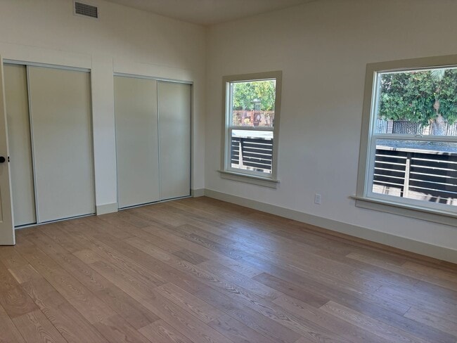 Building Photo - Newly renovated 2 bedroom 2 bathroom in a great location