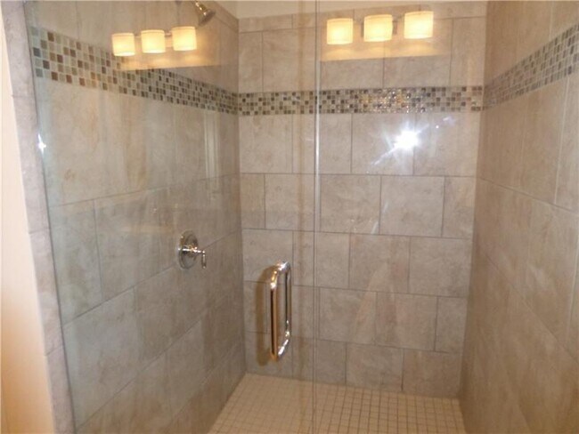 Building Photo - 144 Laurel Crst Aly