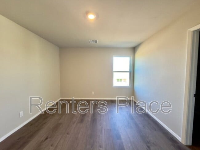 Building Photo - 1006 W Lawton Rd