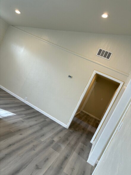 Building Photo - 4705 Yosemite Blvd