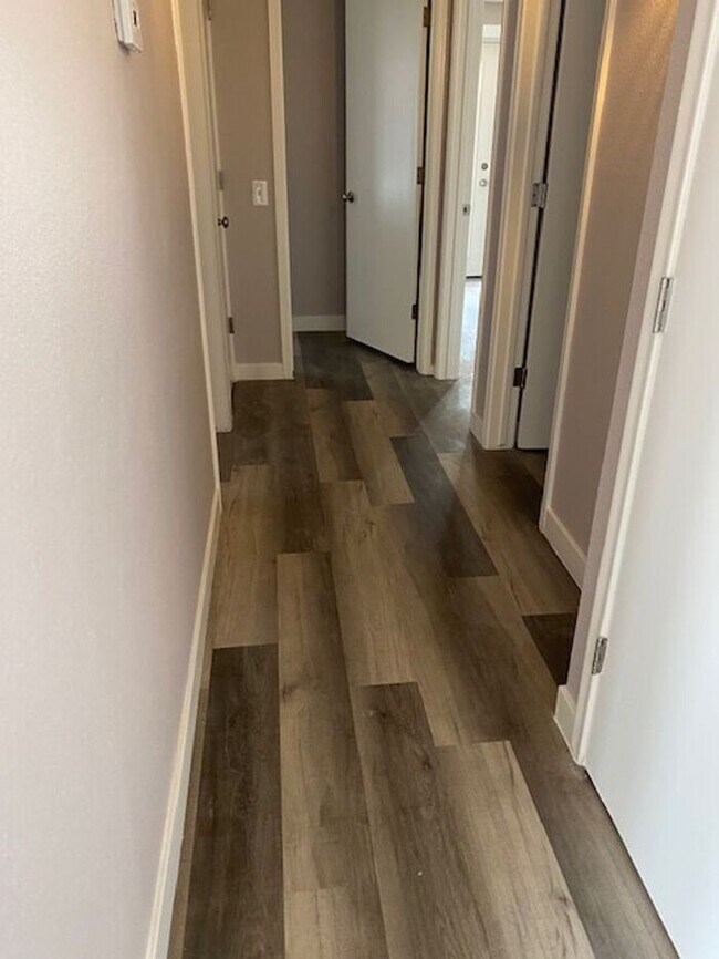 Building Photo - $2,350 Lovely Remodeled 3 Bedroom-2 bath-2...