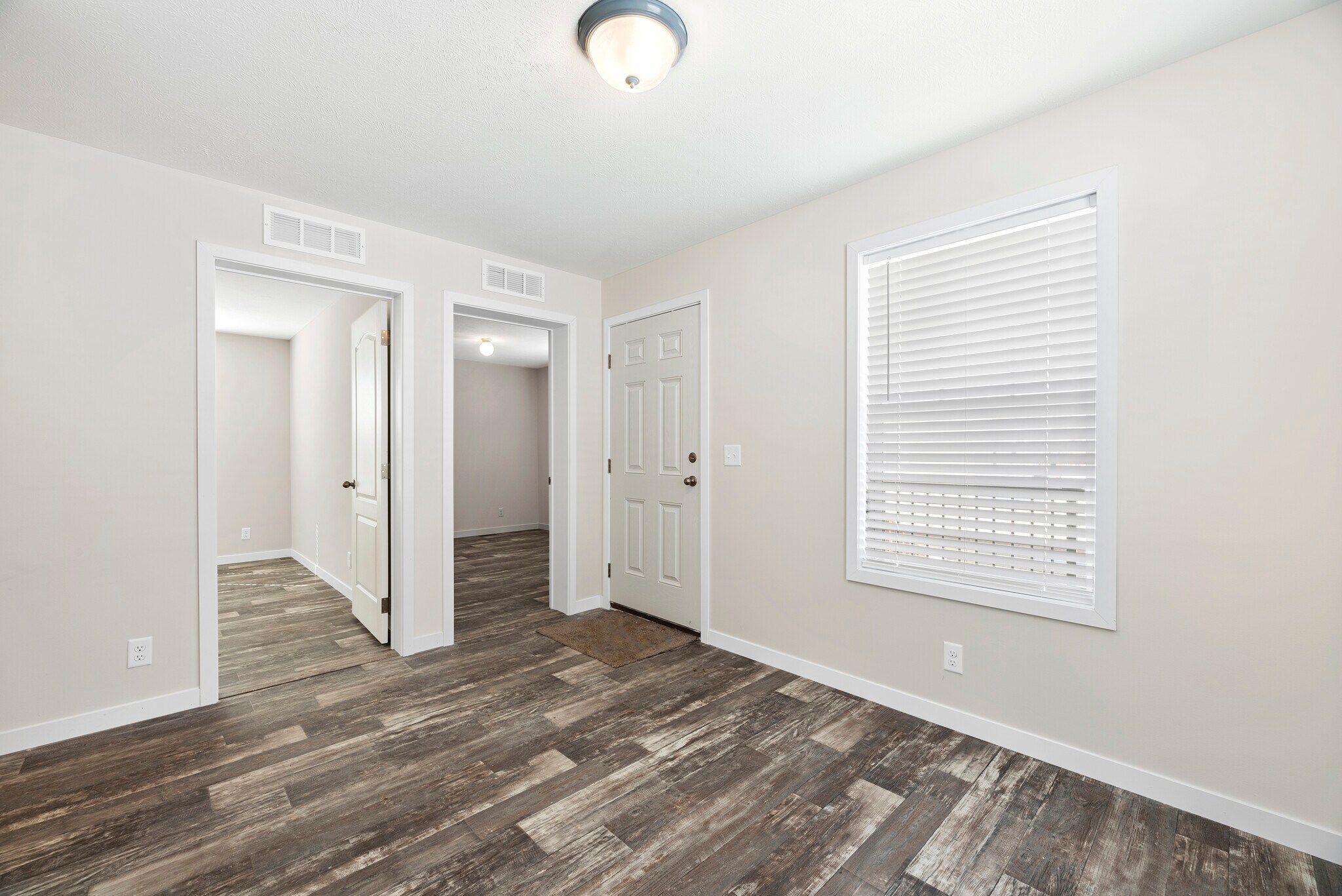 Building Photo - 11431 N Lake Dr