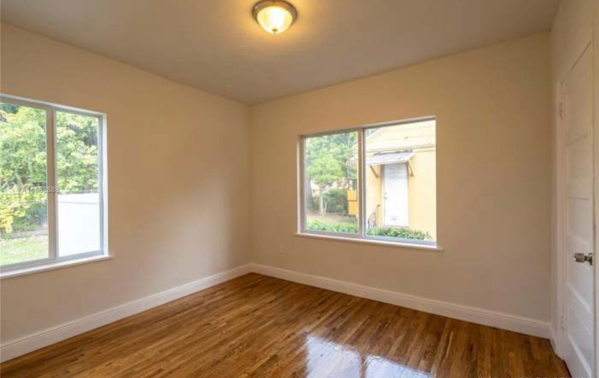 Building Photo - 1035 NW 47th St
