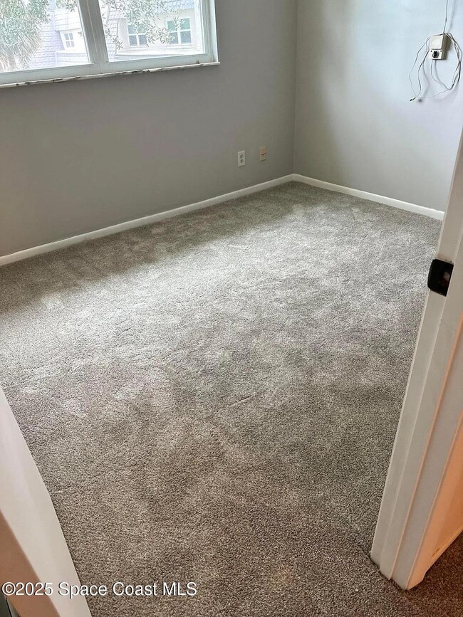 Building Photo - 435 Dove Ln