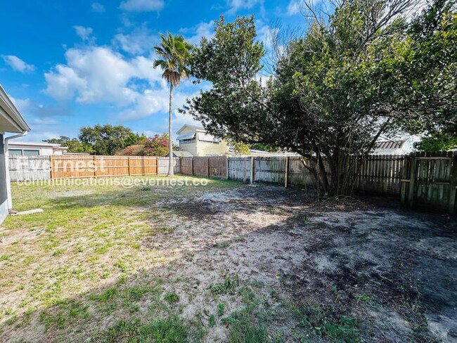 Building Photo - 1126 Normandy Blvd