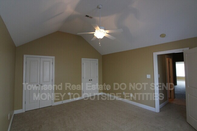 Building Photo - 2210 Westdale Dr