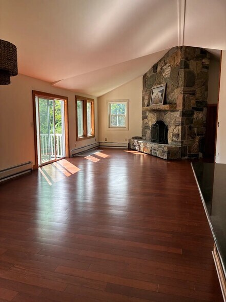 Building Photo - 6 Whitney Way