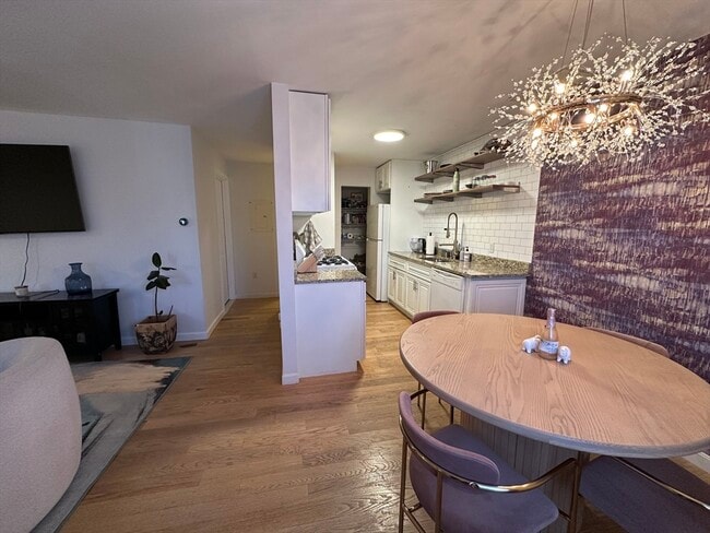 Building Photo - 66 St James Pl