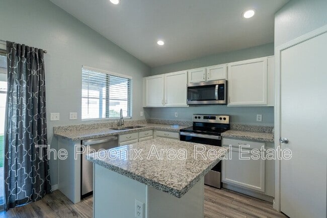 Building Photo - 1362 N McKenna Ln