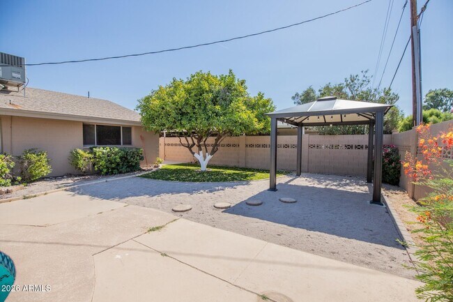 Building Photo - 1224 E Campus Dr