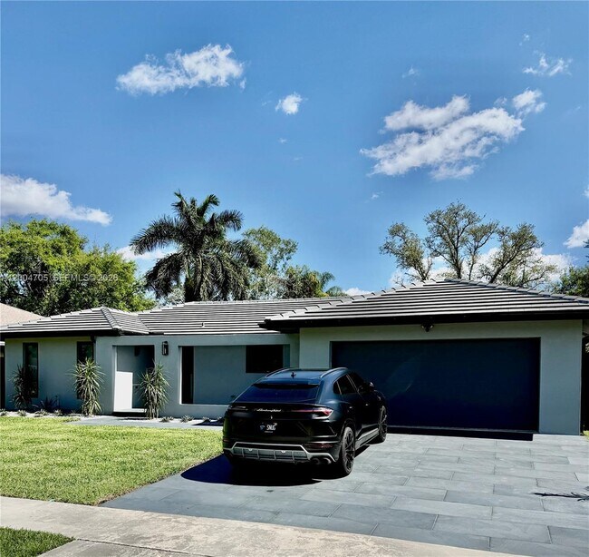 Building Photo - 1304 Stratford St