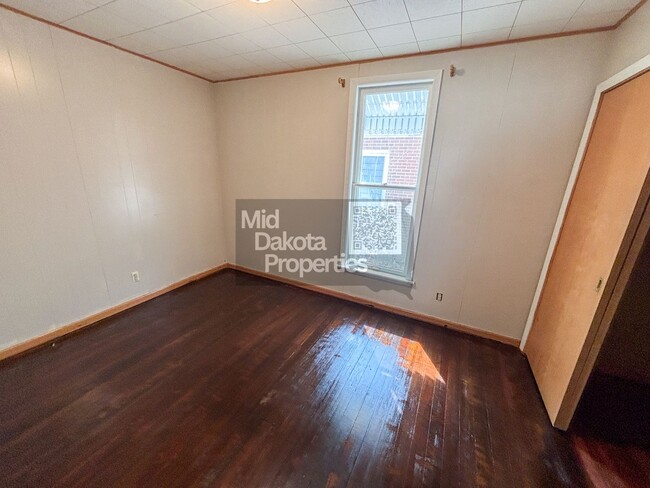 Building Photo - 502 E 3rd Ave