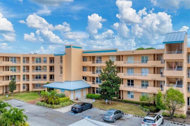 Building Photo - 4530 Pinebrook Cir