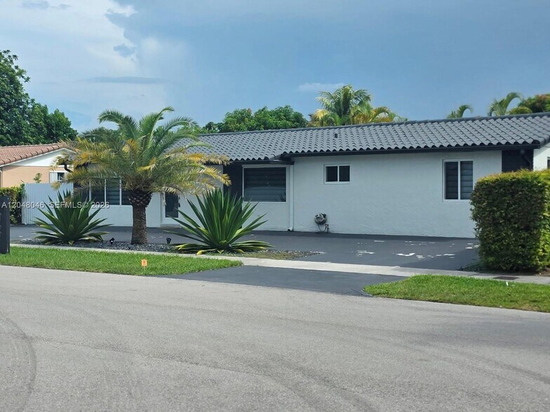 Building Photo - 10790 SW 66th Dr
