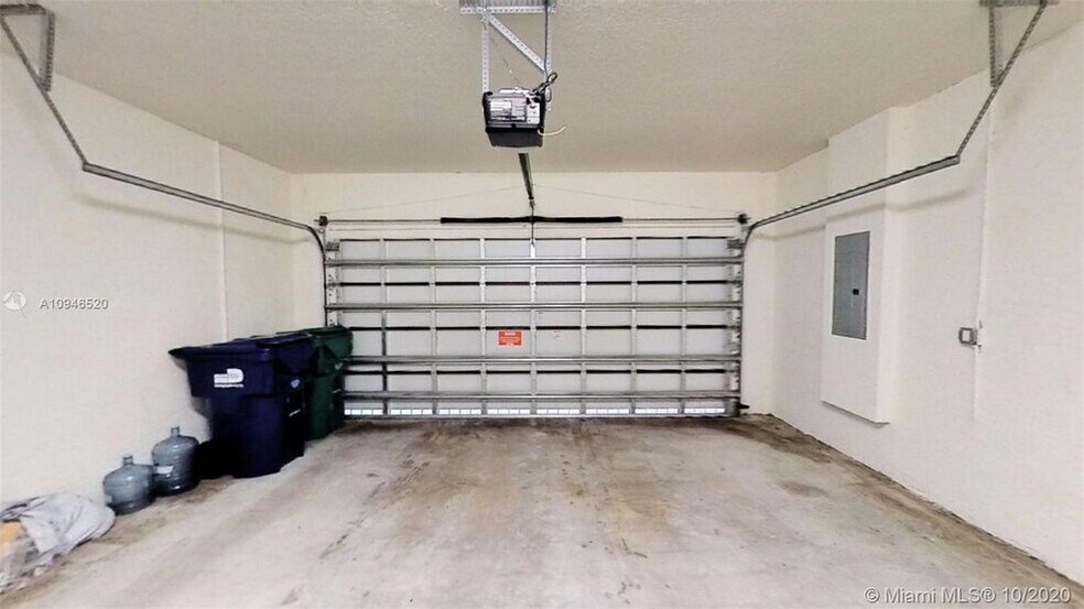 Building Photo - 10547 NW 81st St