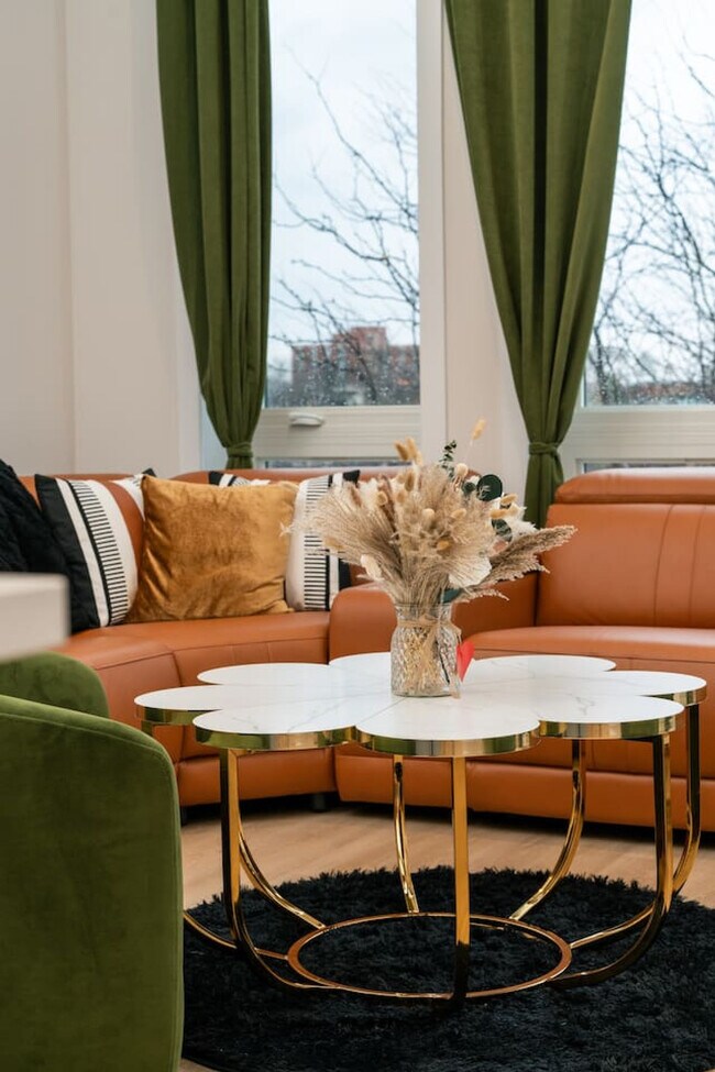 Building Photo - 3723 S Giles Ave