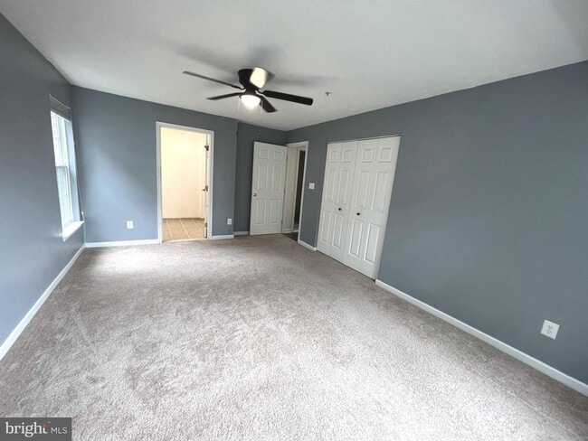 Building Photo - Beautiful 3 bedroom, 2 full bath condomini...