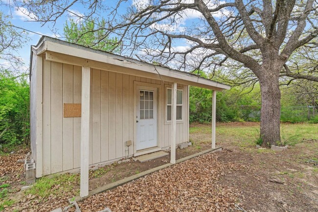 Building Photo - **Showing May 2 @ 5:30 PM** Three Bedroom ...