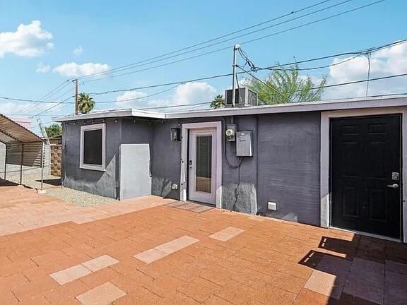 Building Photo - 2118 E Oak St