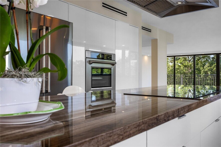 Building Photo - 700 Coral Way