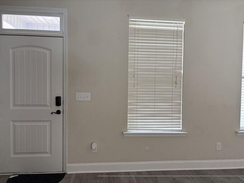 Entry way - 505 Cranberry Cir