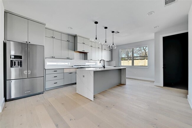 Building Photo - 8428 Hathaway Dr