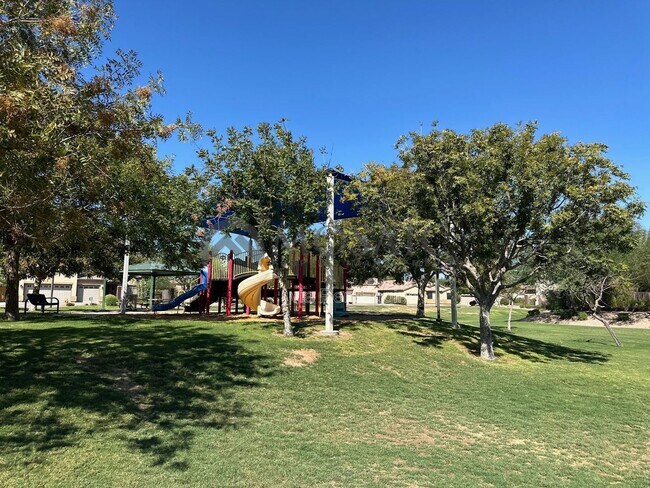 Building Photo - 121 W Birchwood Pl