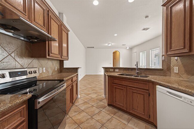 Building Photo - 14927 Tuttle Point Dr