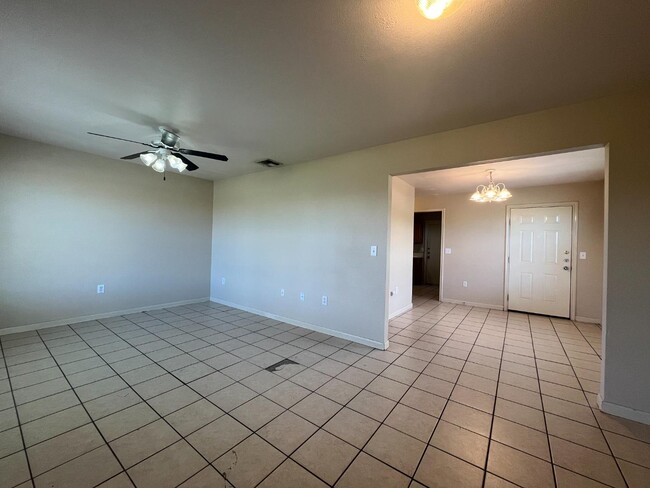 Building Photo - 10503 Hunters Pond